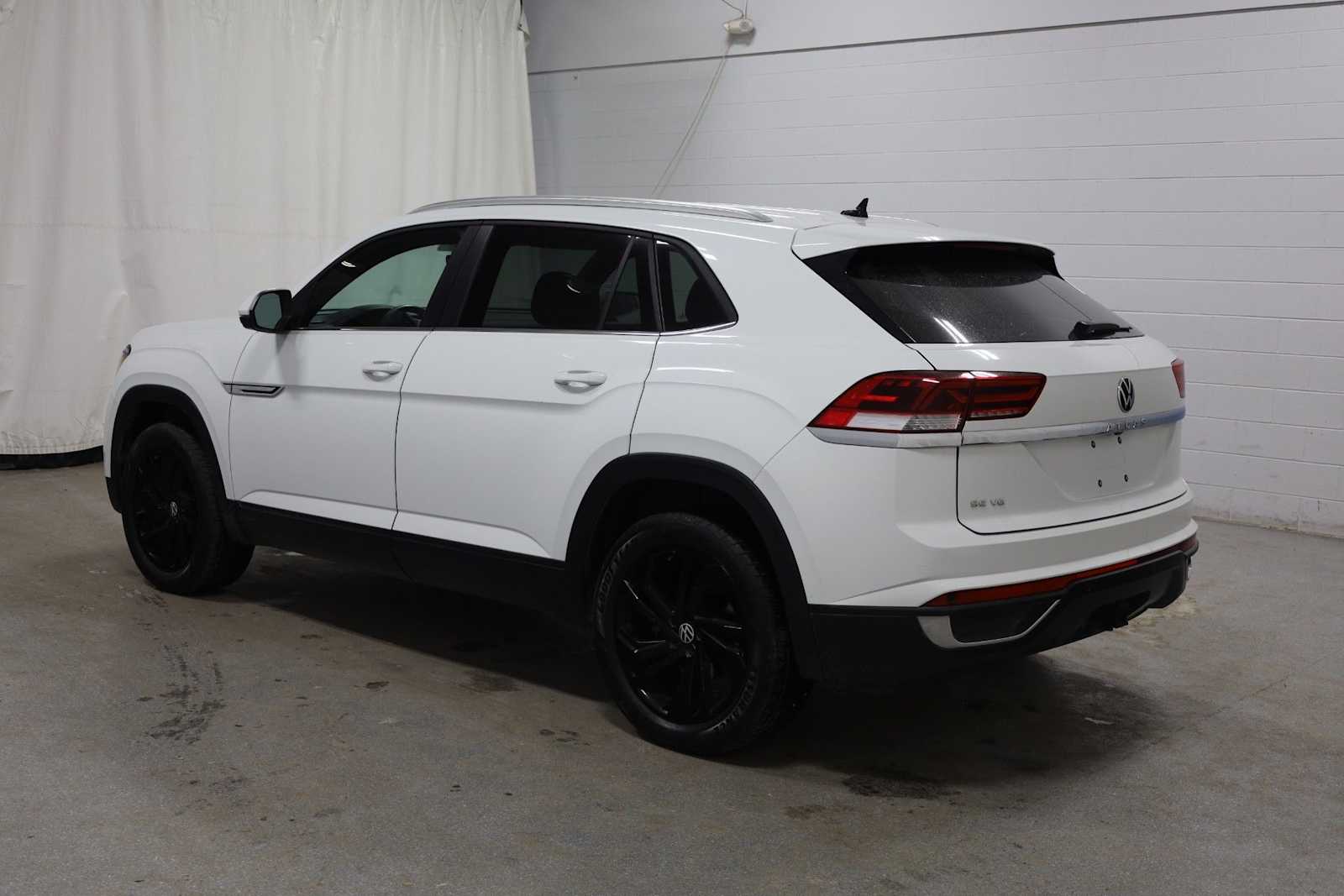 Thumbnail: 2023 Volkswagen Atlas - 3