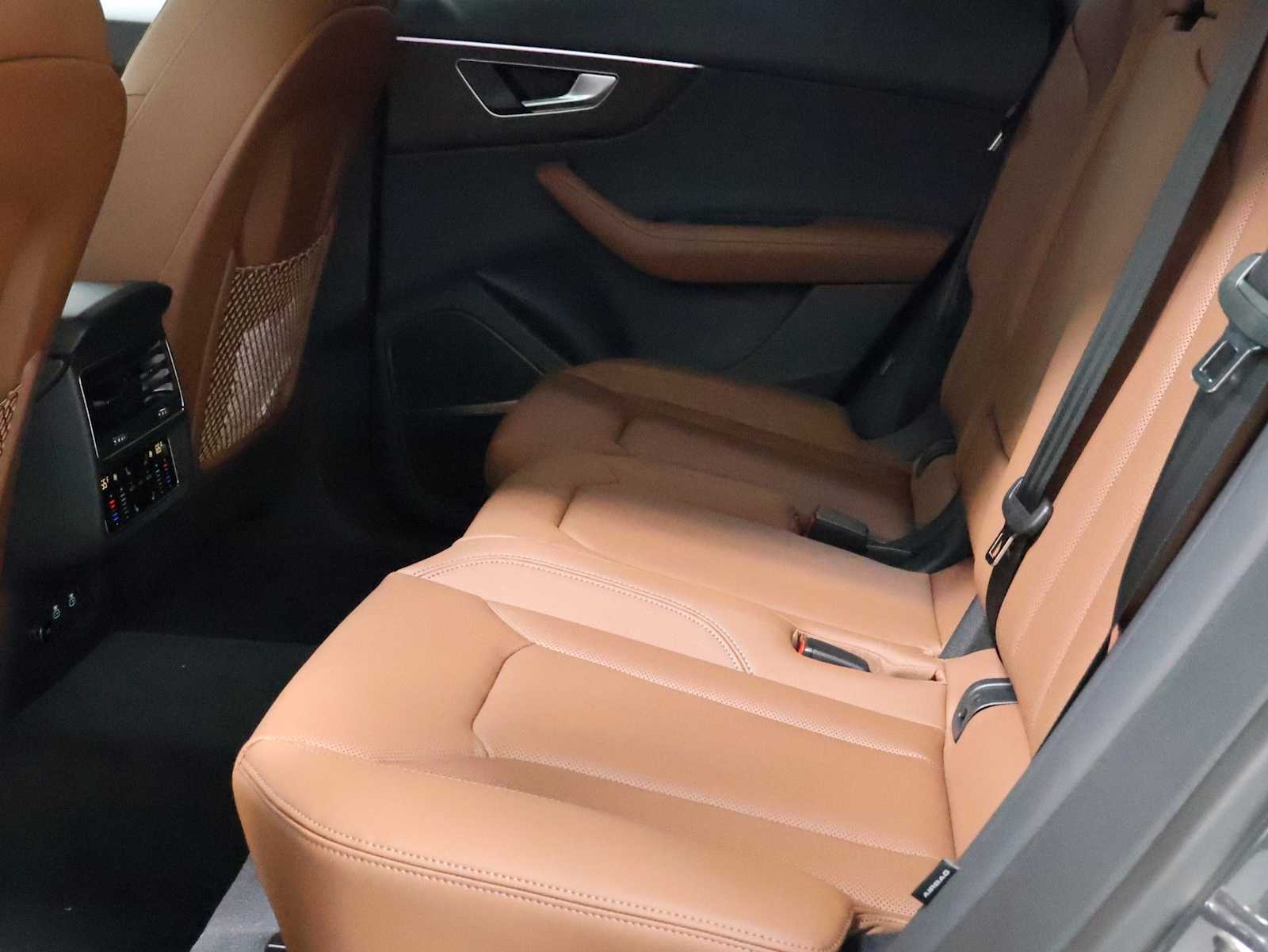 Thumbnail: 2026 Audi Q8 - 34