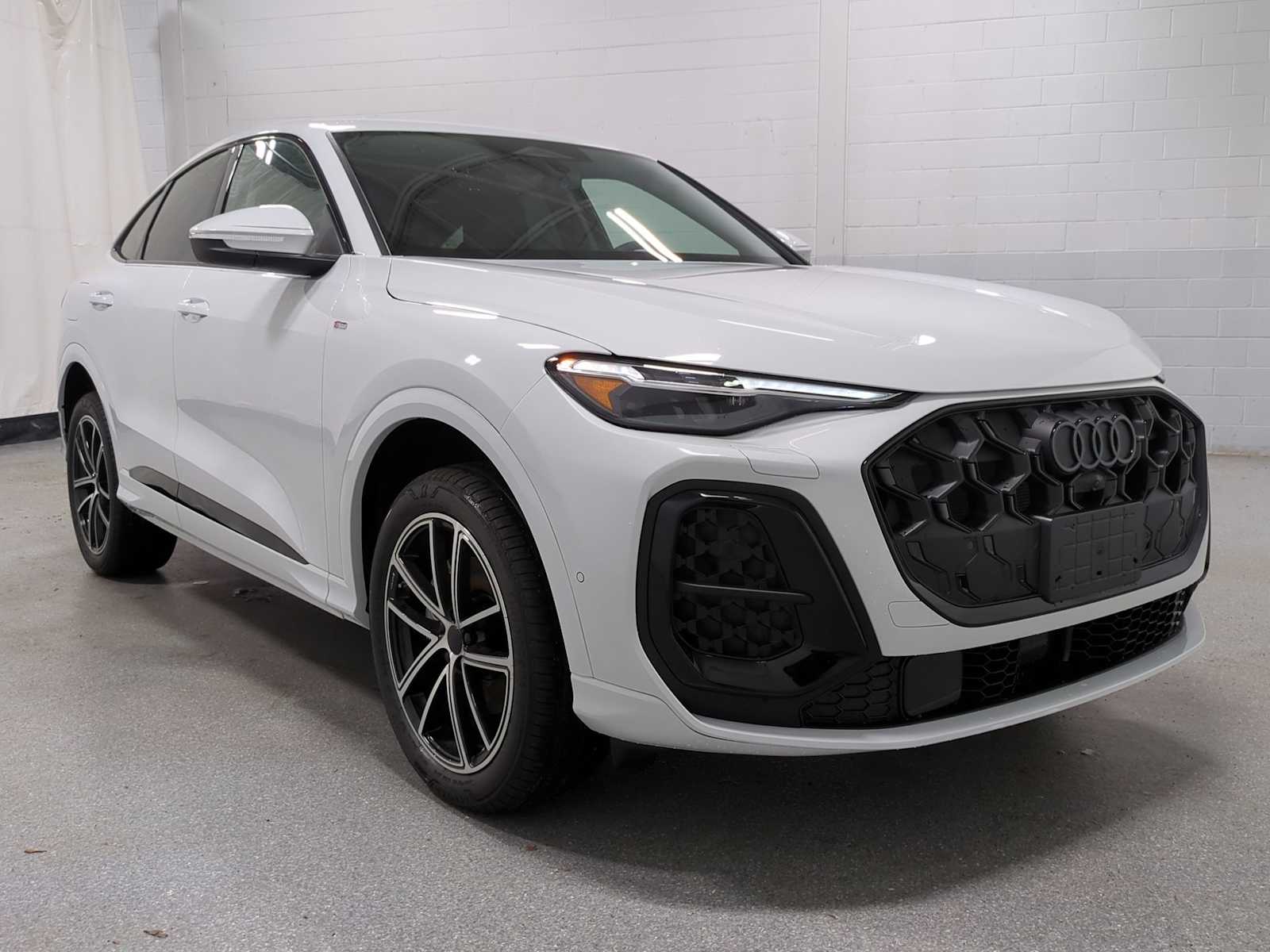 Thumbnail: 2026 Audi Q5 - 13