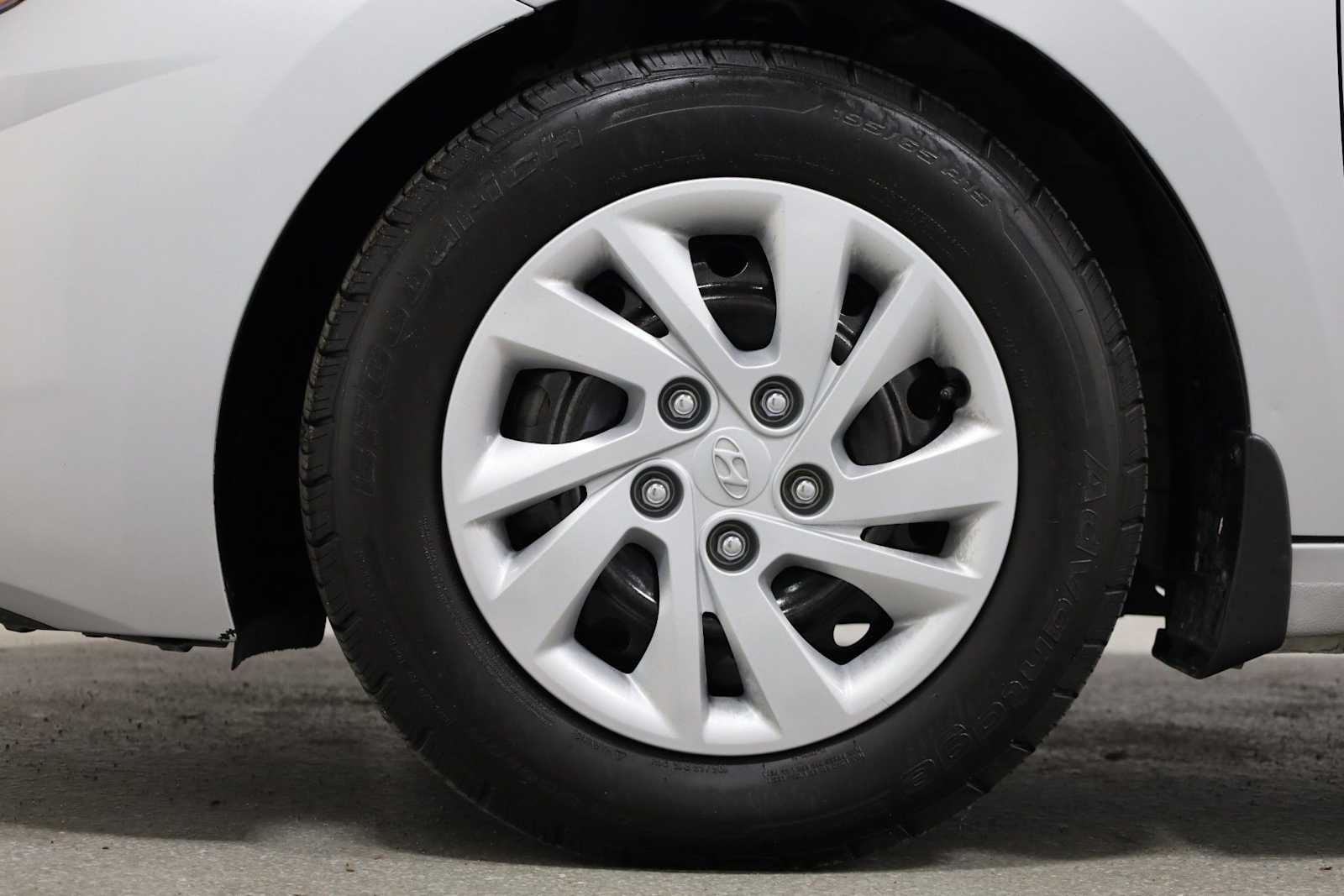 Thumbnail: 2020 Hyundai Elantra - 35