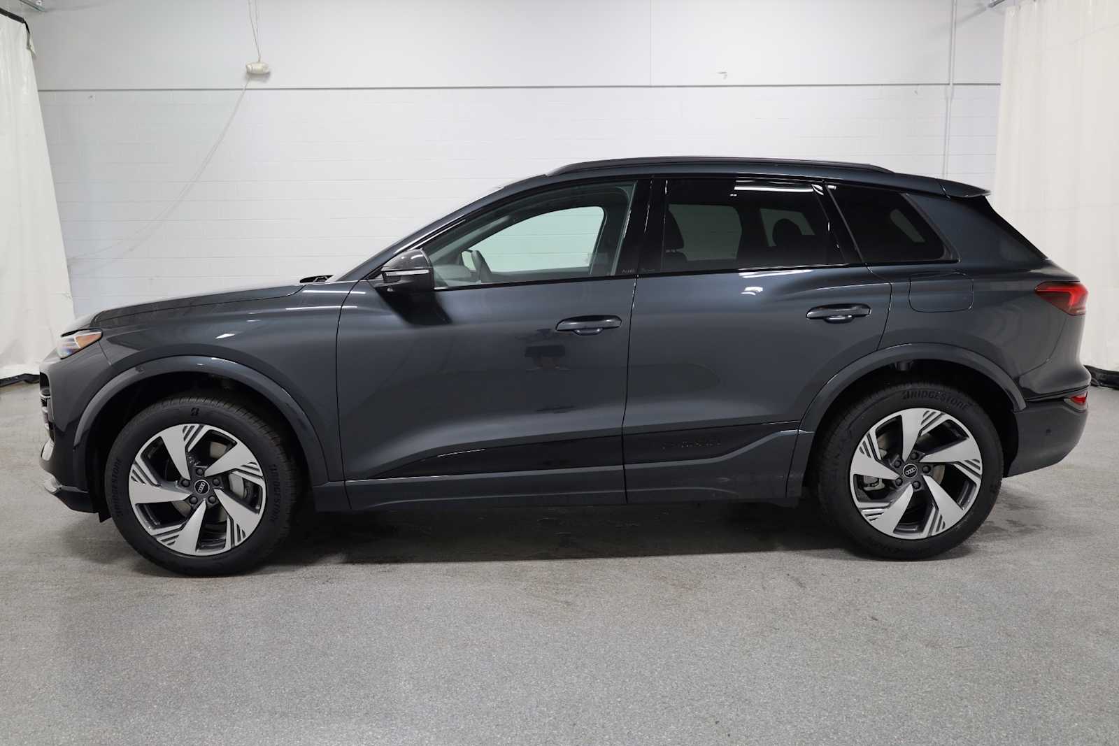Thumbnail: 2025 Audi Q6 e-tron - 2