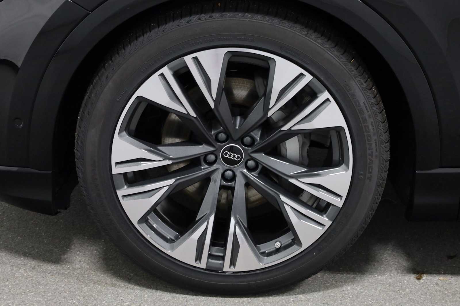 Thumbnail: 2026 Audi Q8 - 38