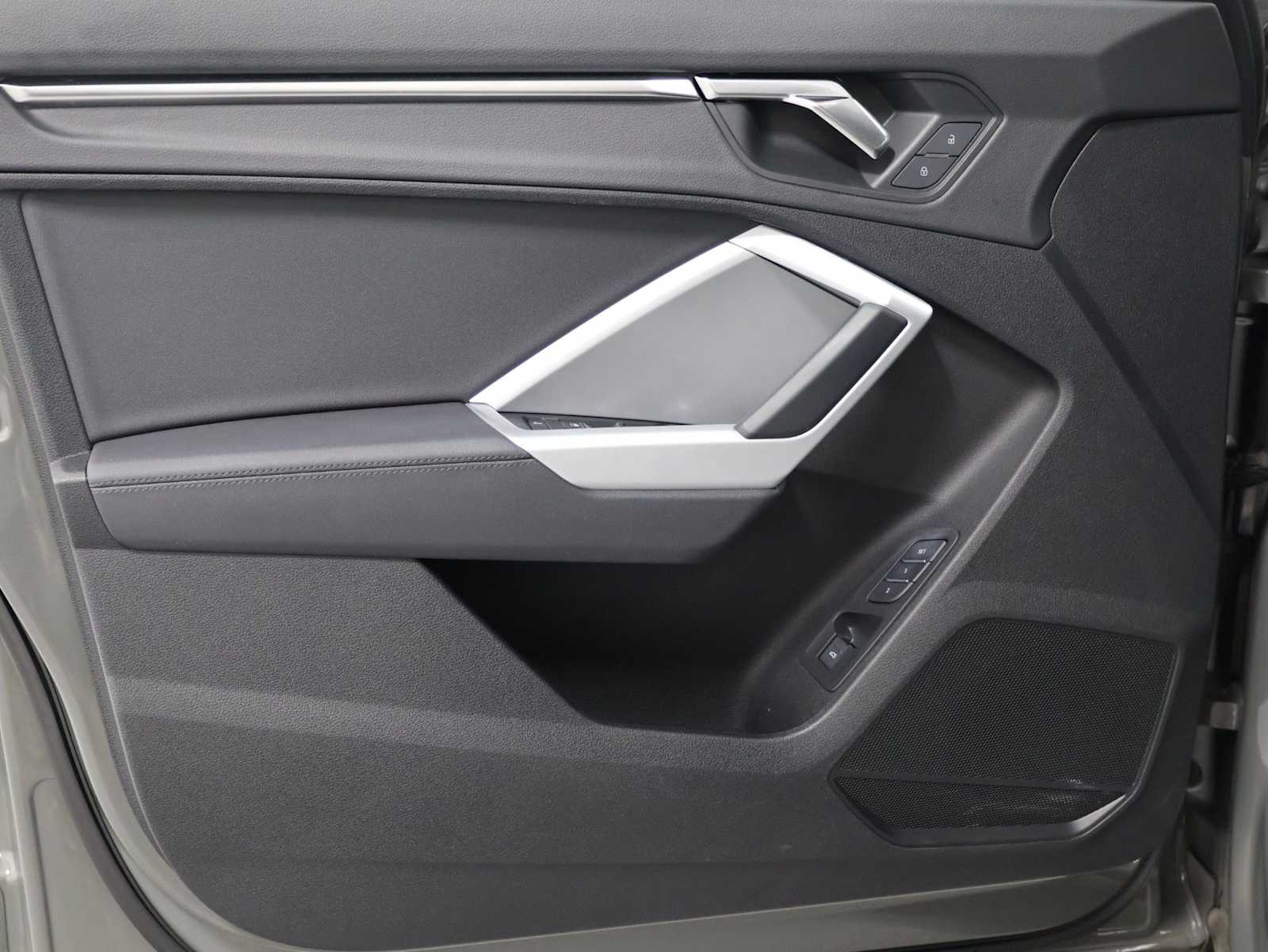 Thumbnail: 2023 Audi Q3 - 16