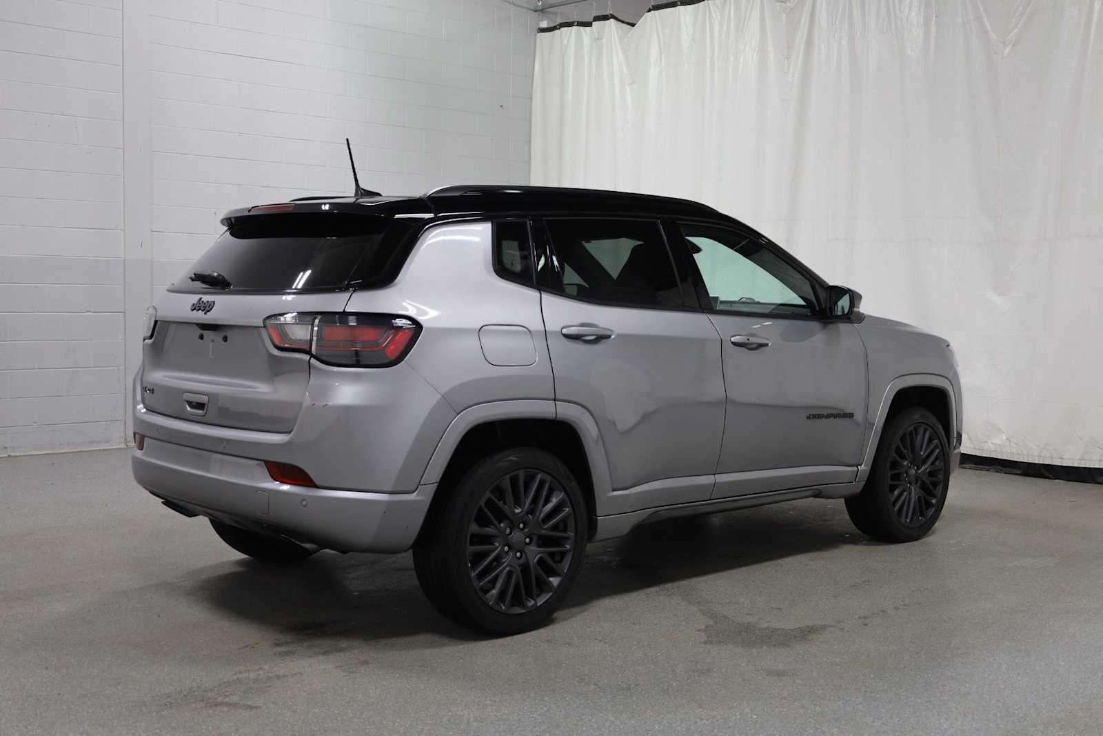 Thumbnail: 2023 Jeep Compass - 9