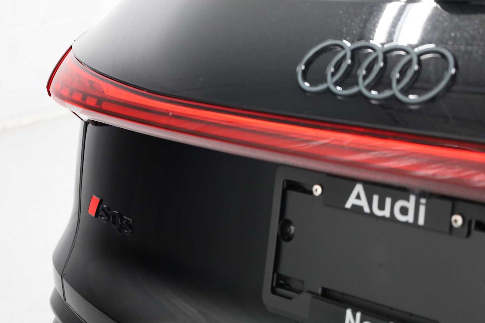 Thumbnail: 2025 Audi SQ5 - 8