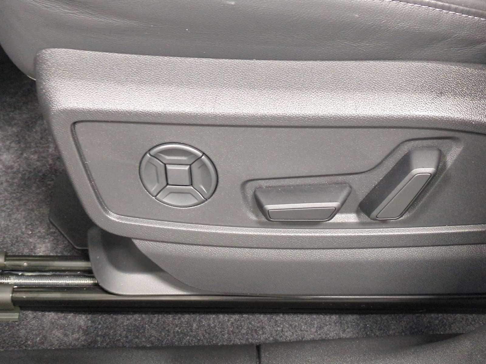 Thumbnail: 2025 Audi Q5 - 10