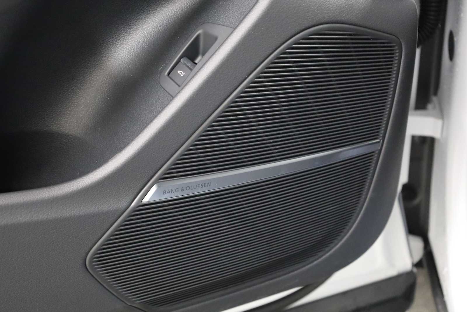 Thumbnail: 2026 Audi Q8 - 17