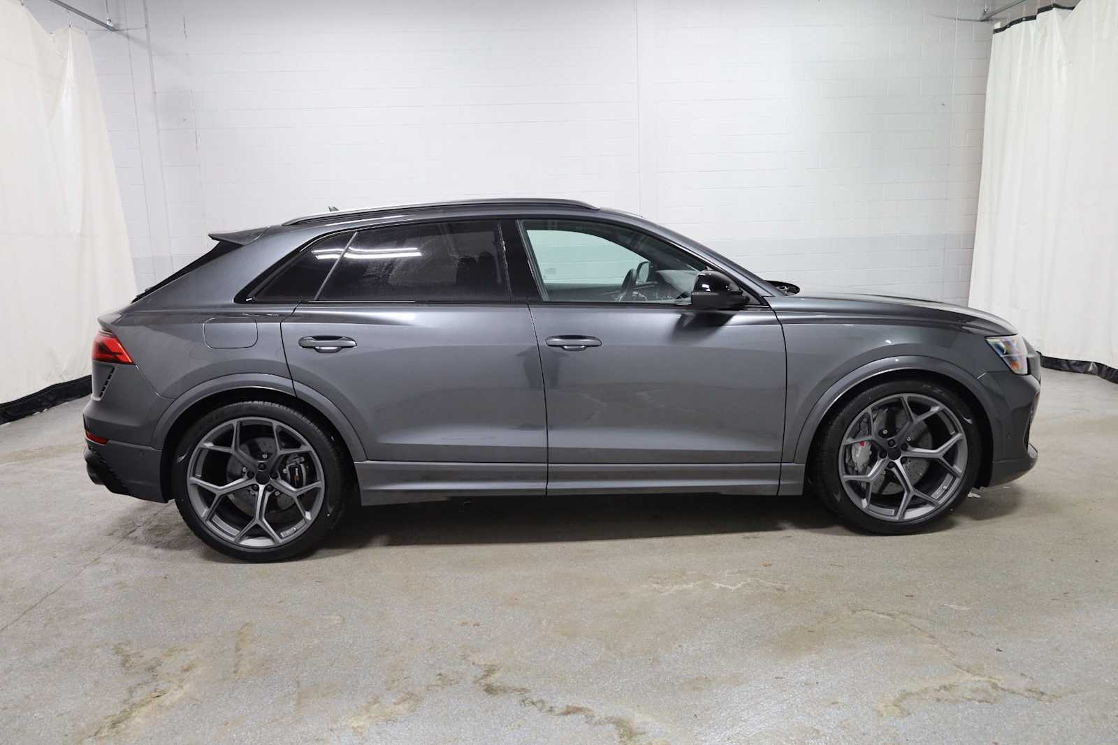 Thumbnail: 2026 Audi RS Q8 - 10