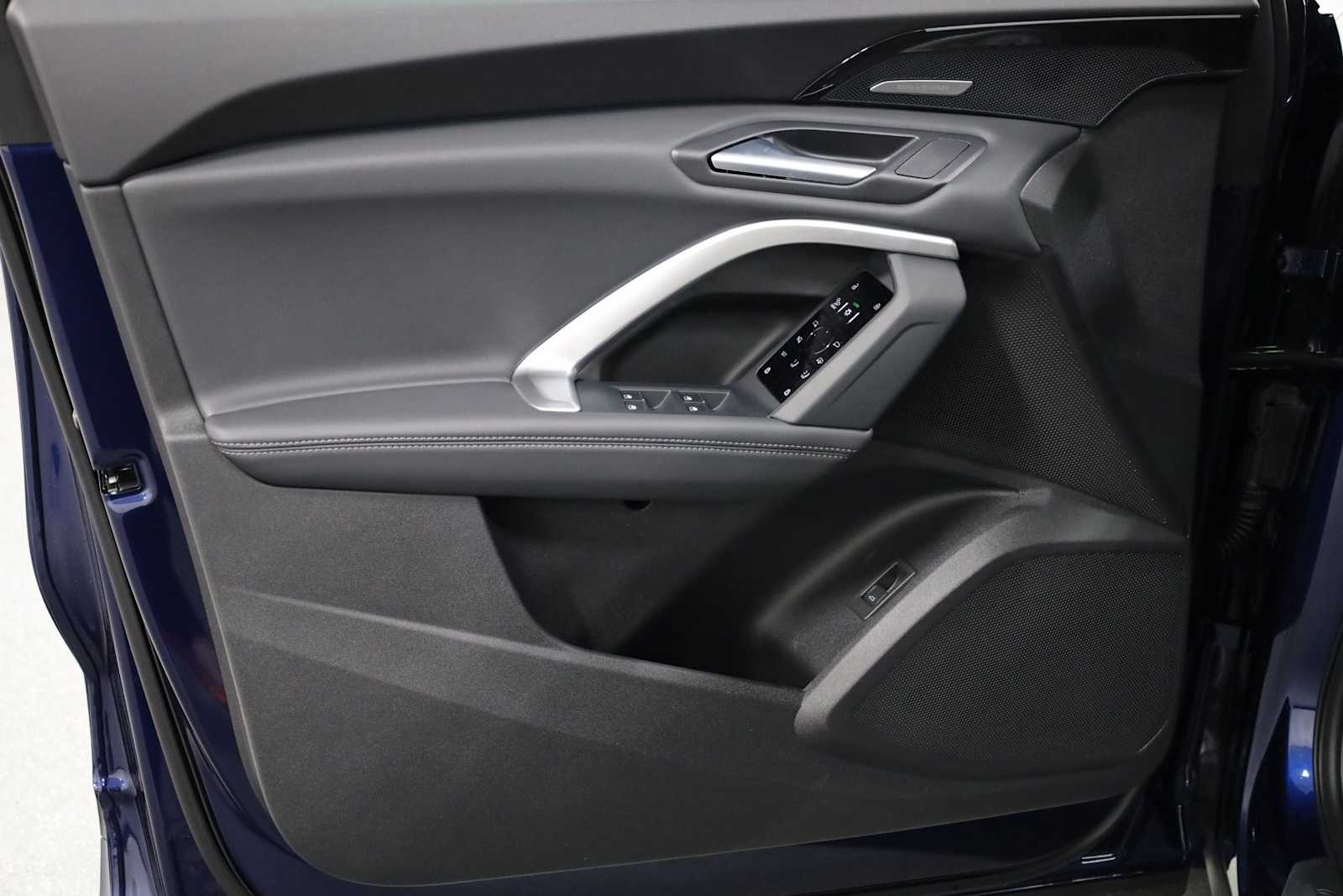 Thumbnail: 2025 Audi Q5 - 15