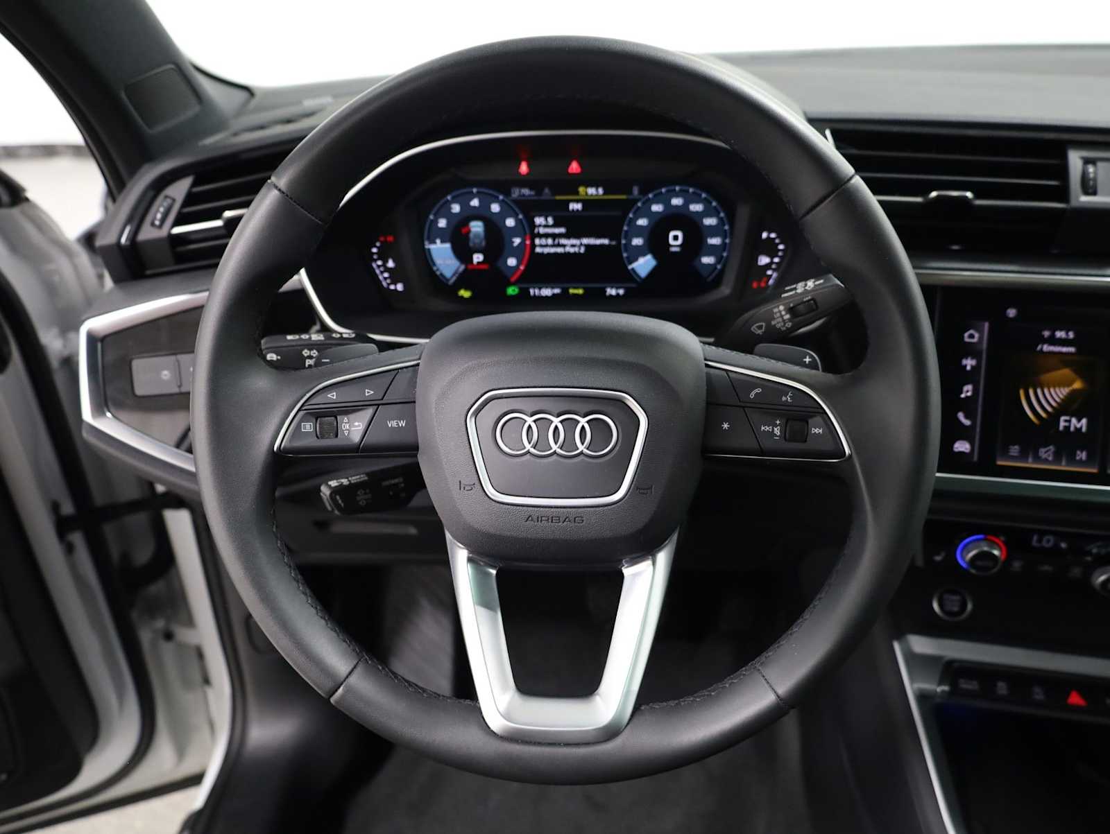 Thumbnail: 2025 Audi Q3 - 23