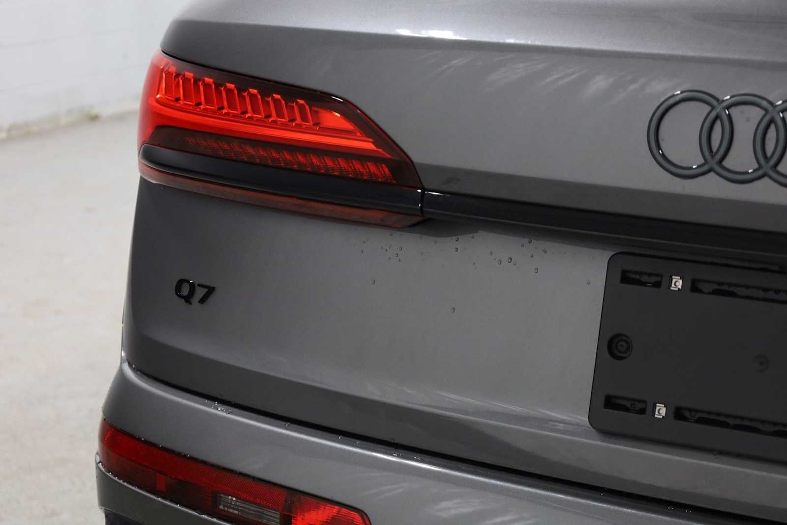 Thumbnail: 2026 Audi Q7 - 8