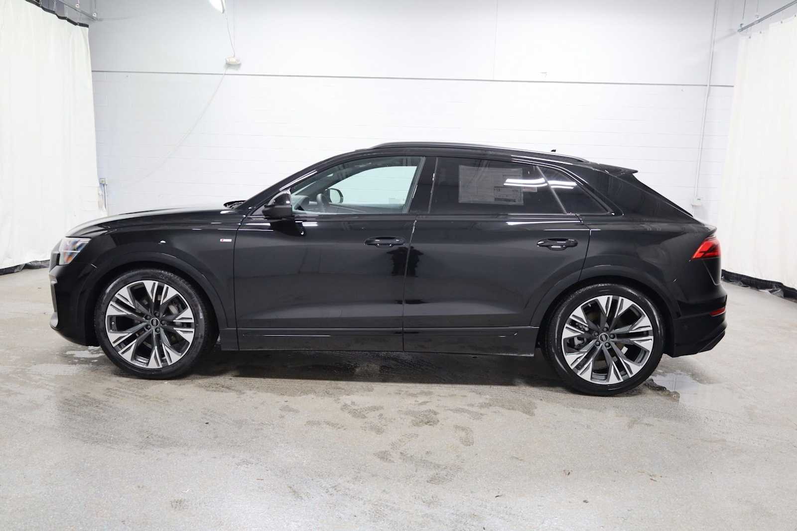 Thumbnail: 2026 Audi Q8 - 2