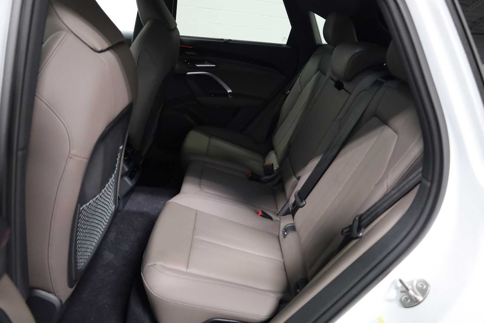 Thumbnail: 2025 Audi Q5 - 33