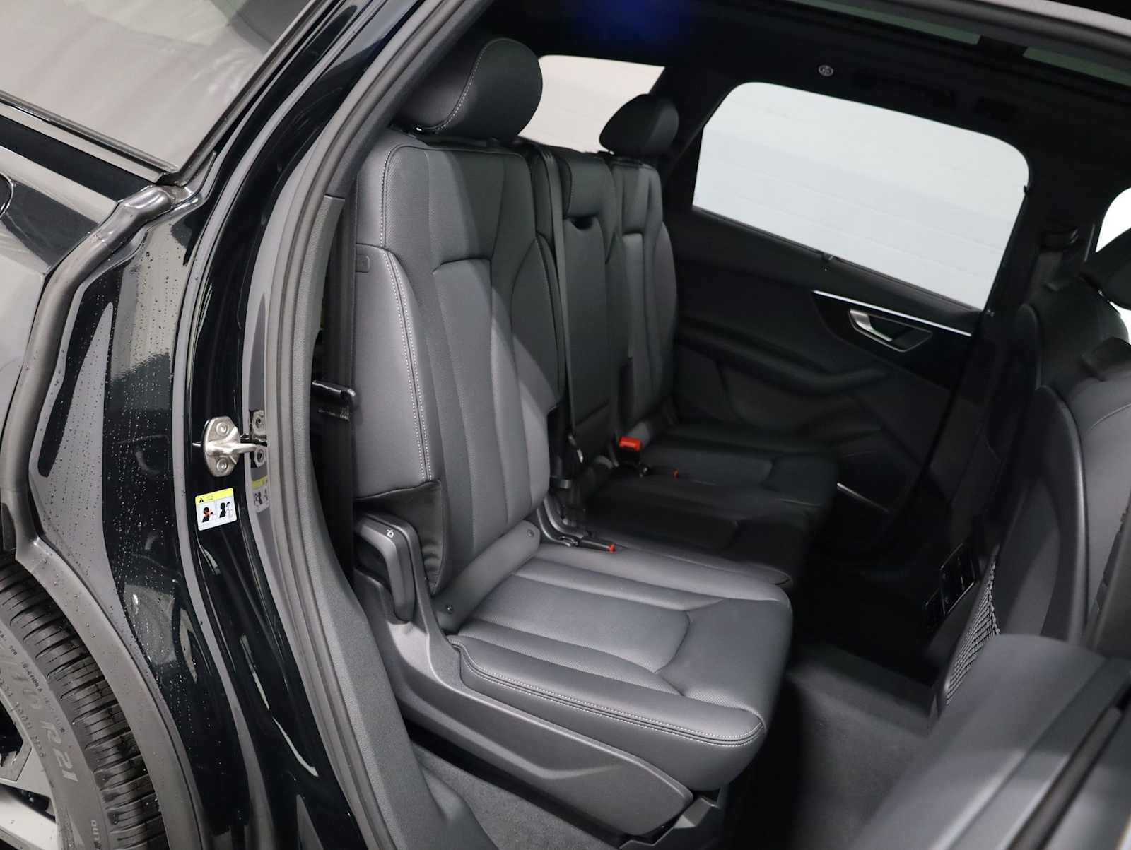 Thumbnail: 2026 Audi Q7 - 34