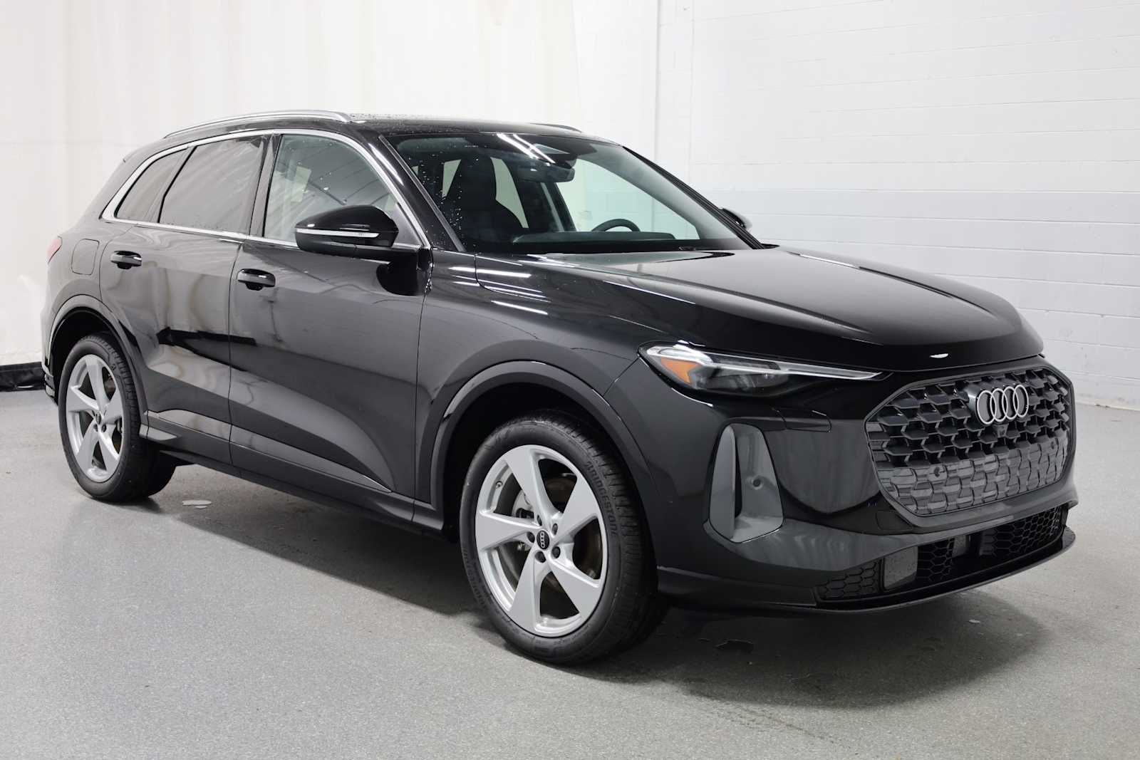 Thumbnail: 2025 Audi Q5 - 13