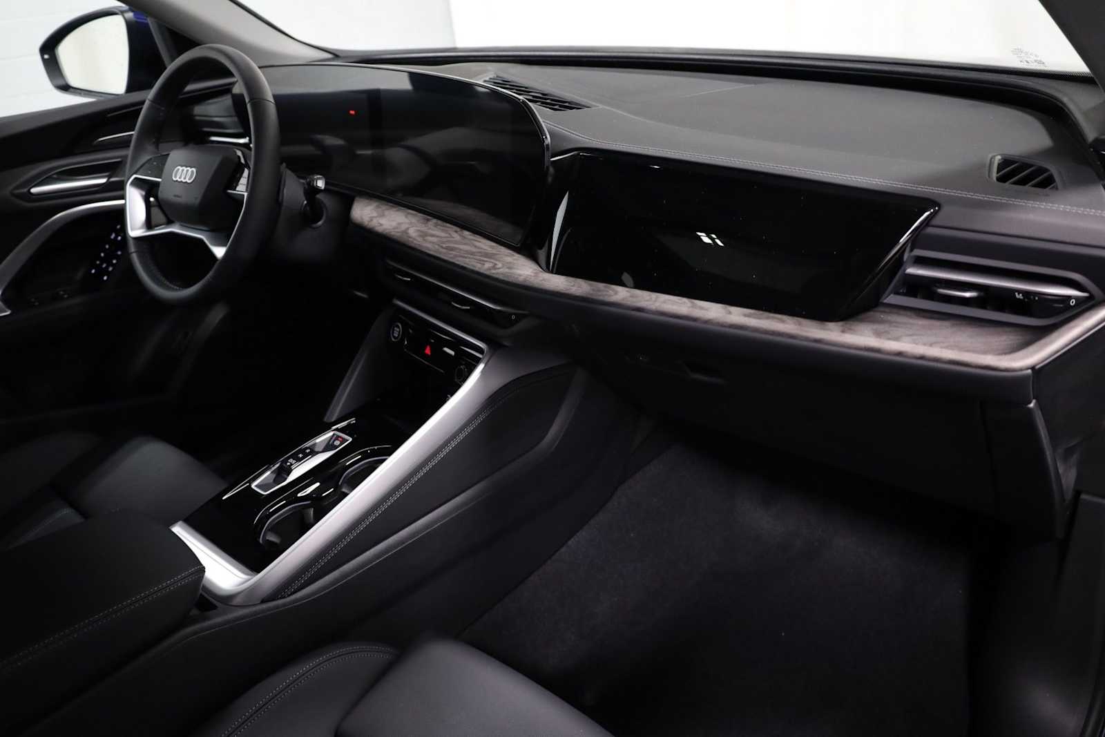 Thumbnail: 2025 Audi Q5 - 6