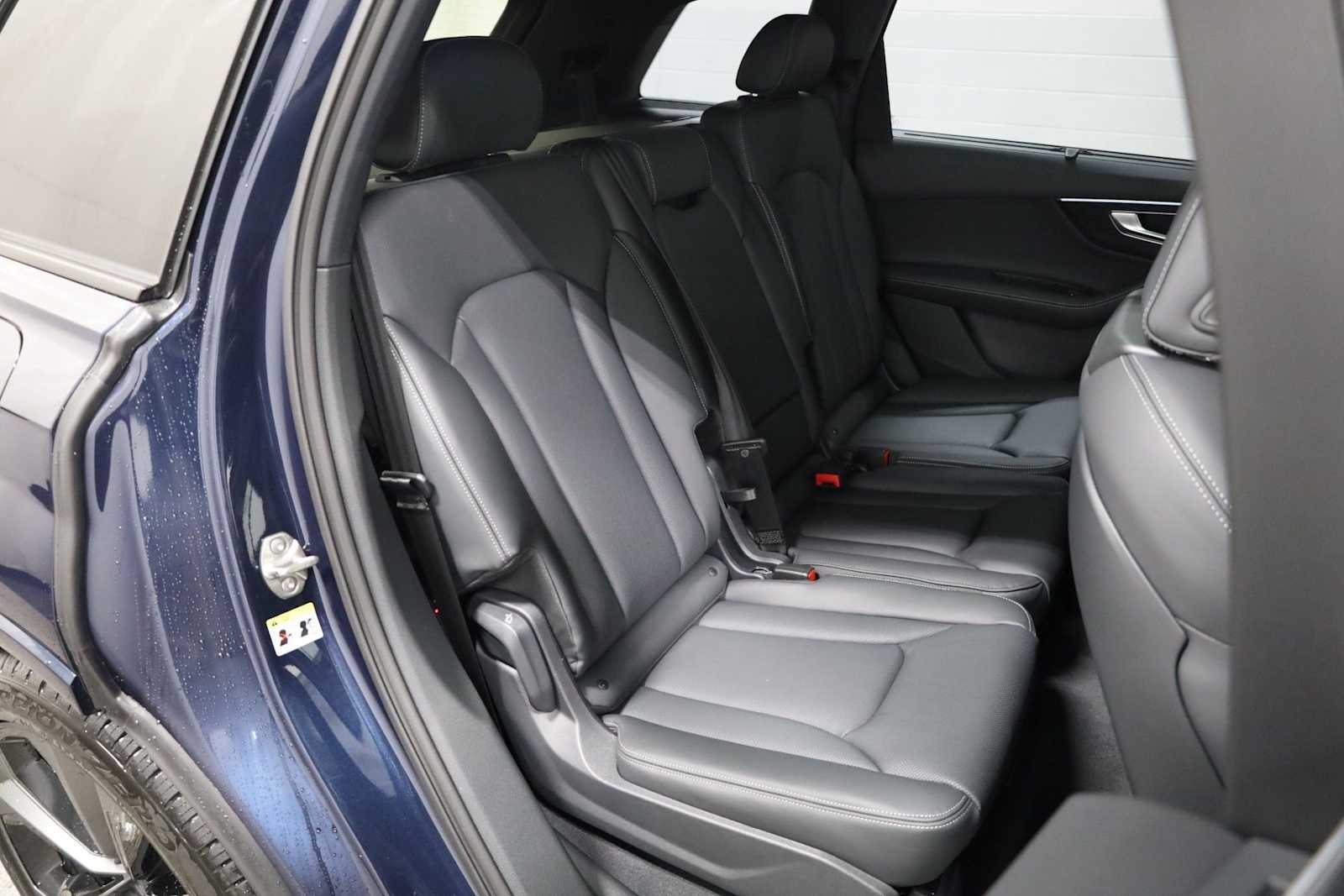 Thumbnail: 2026 Audi Q7 - 34