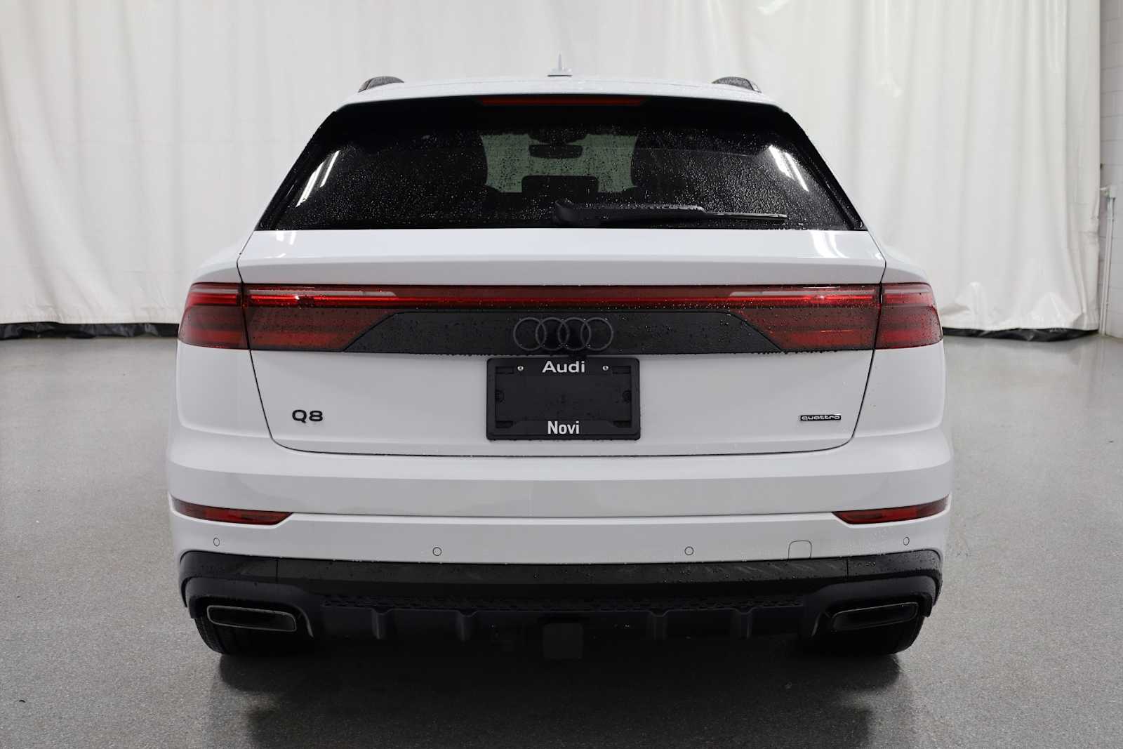 Thumbnail: 2026 Audi Q8 - 7