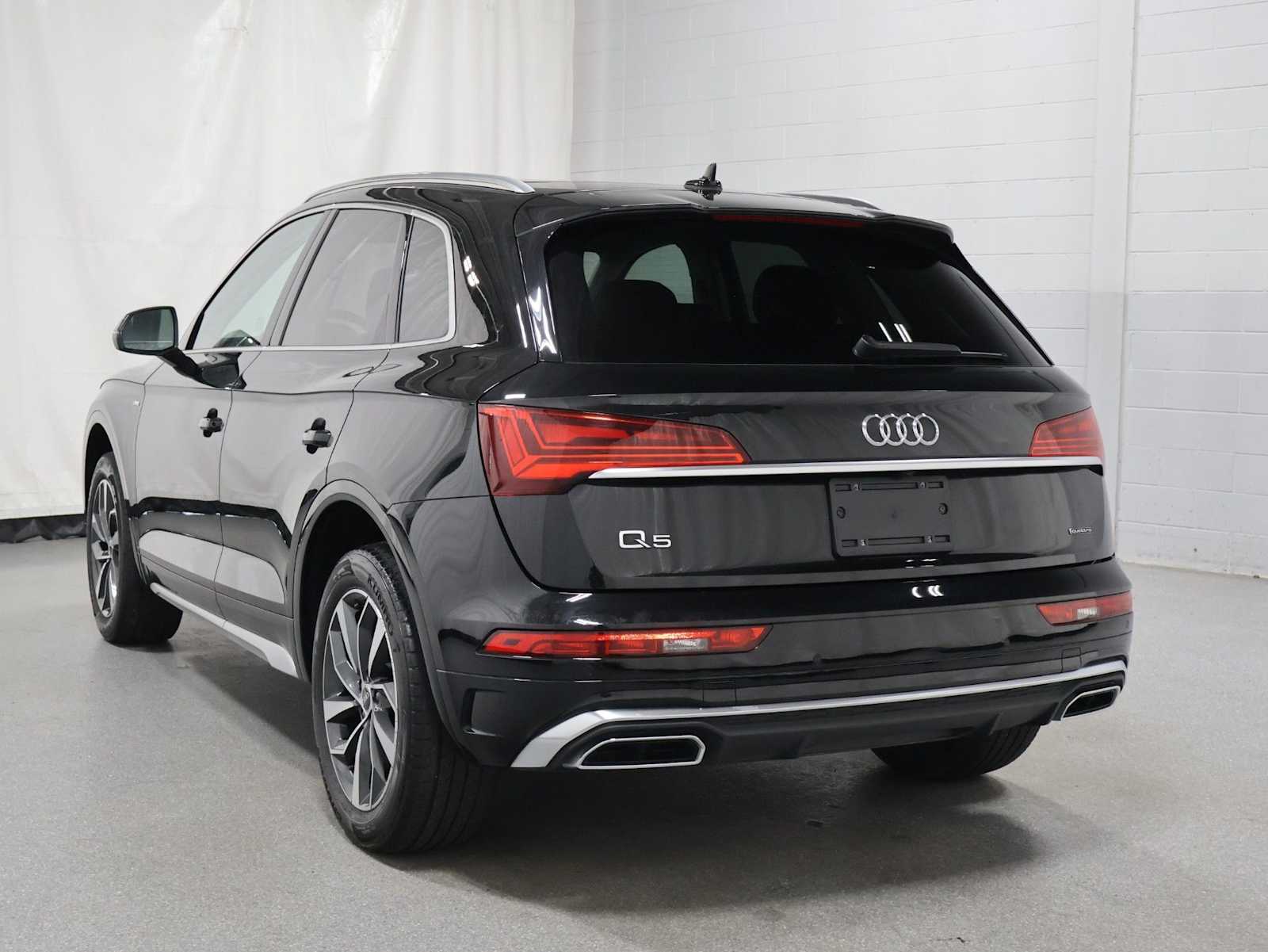 Thumbnail: 2023 Audi Q5 - 3
