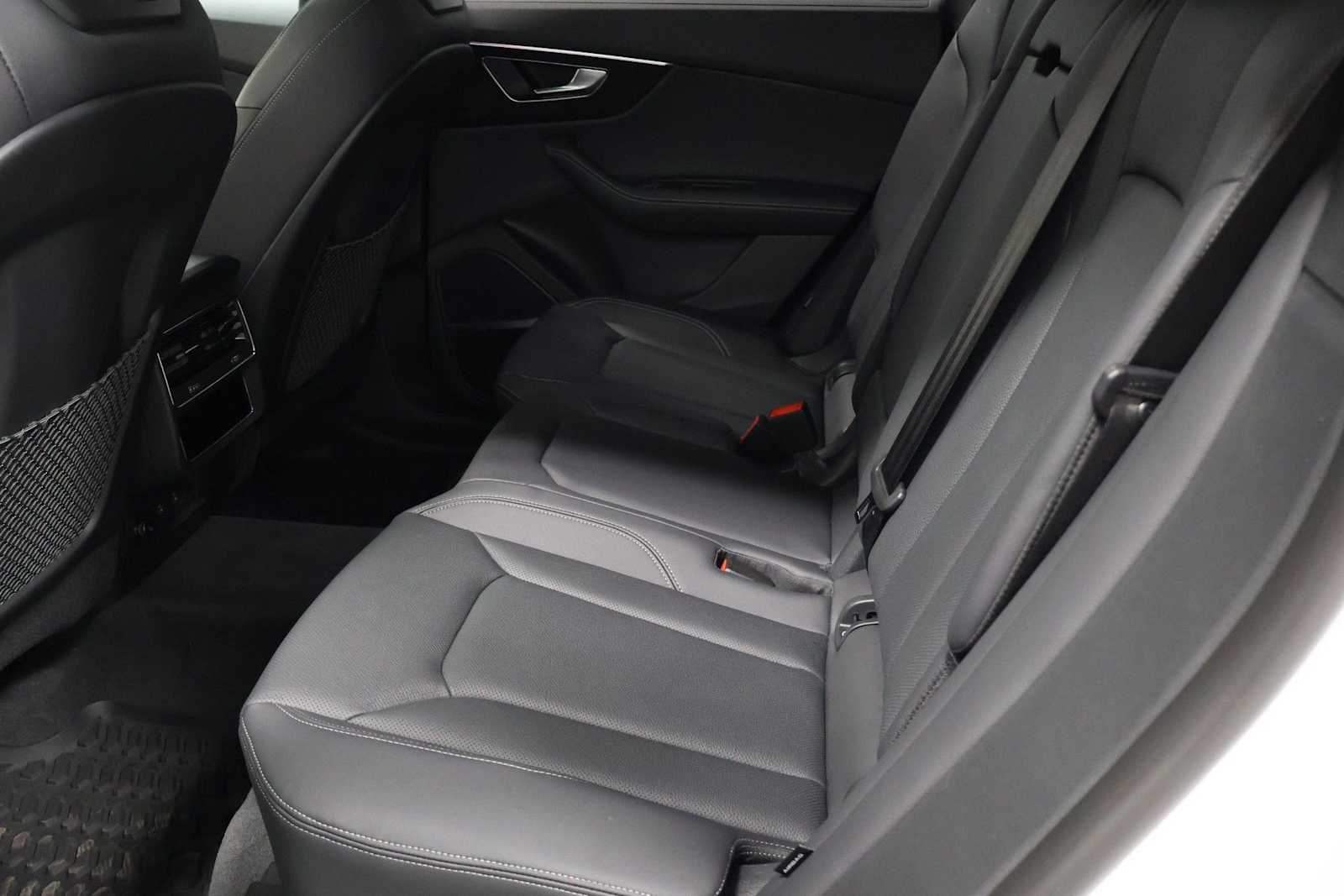 Thumbnail: 2025 Audi Q8 - 34