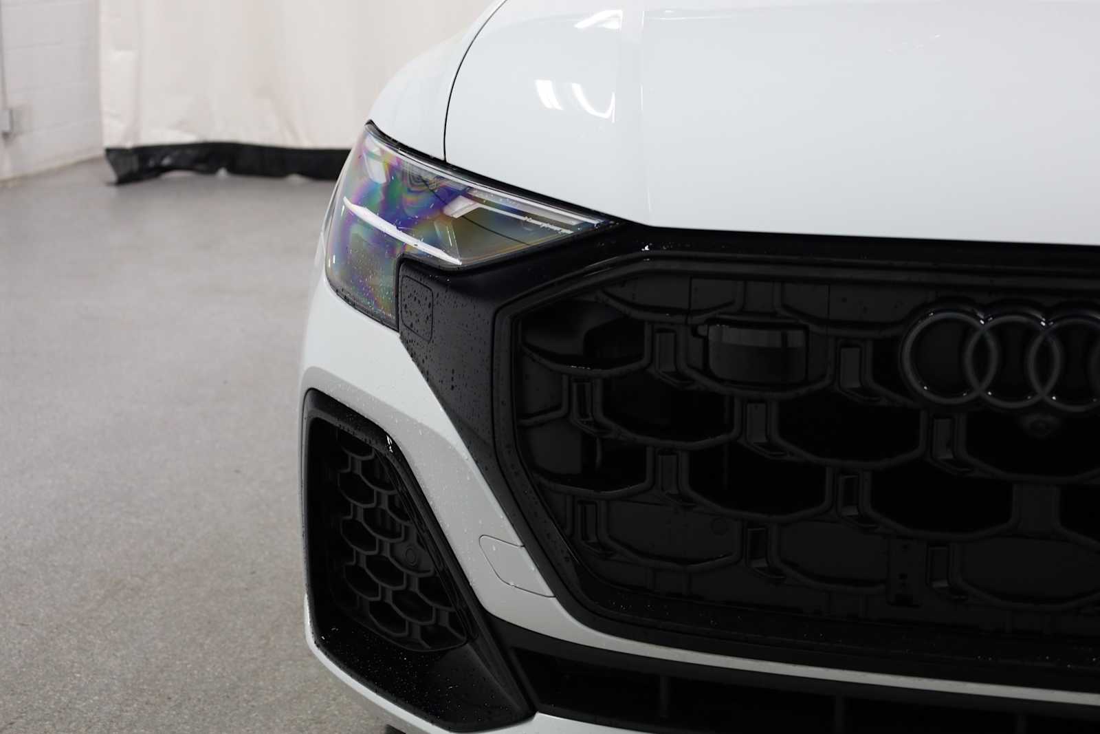 Thumbnail: 2026 Audi Q8 - 15