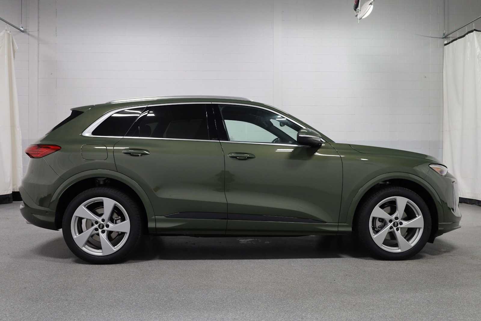 Thumbnail: 2025 Audi Q5 - 10