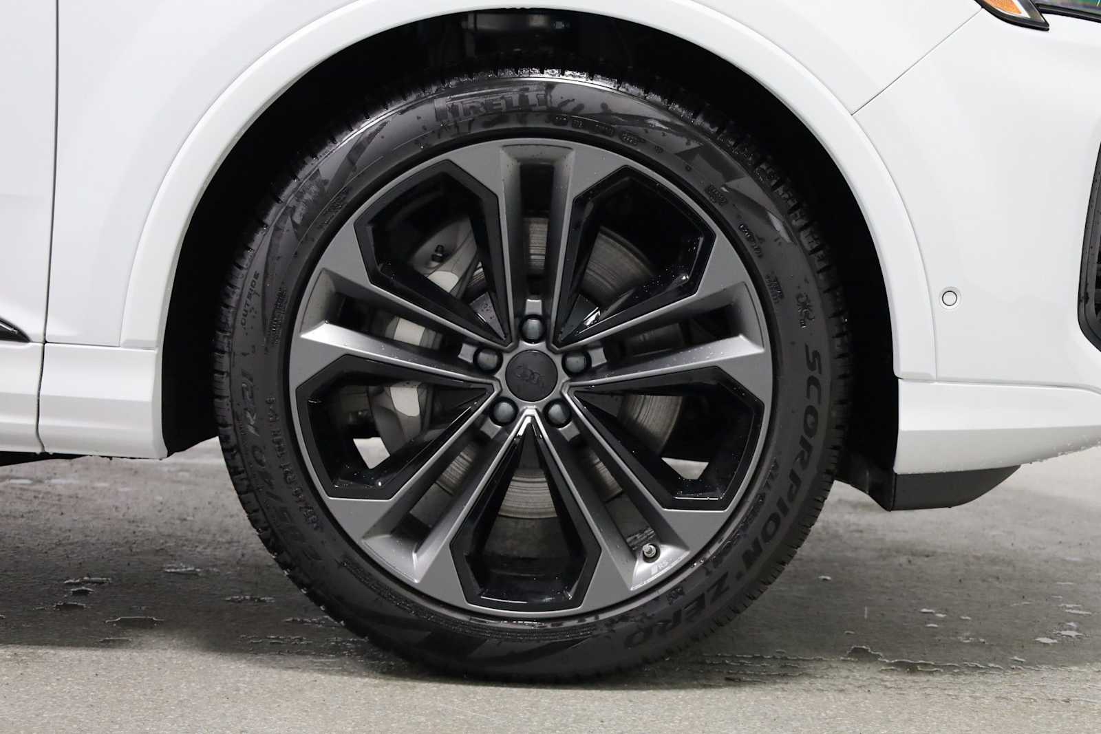 Thumbnail: 2026 Audi Q7 - 12