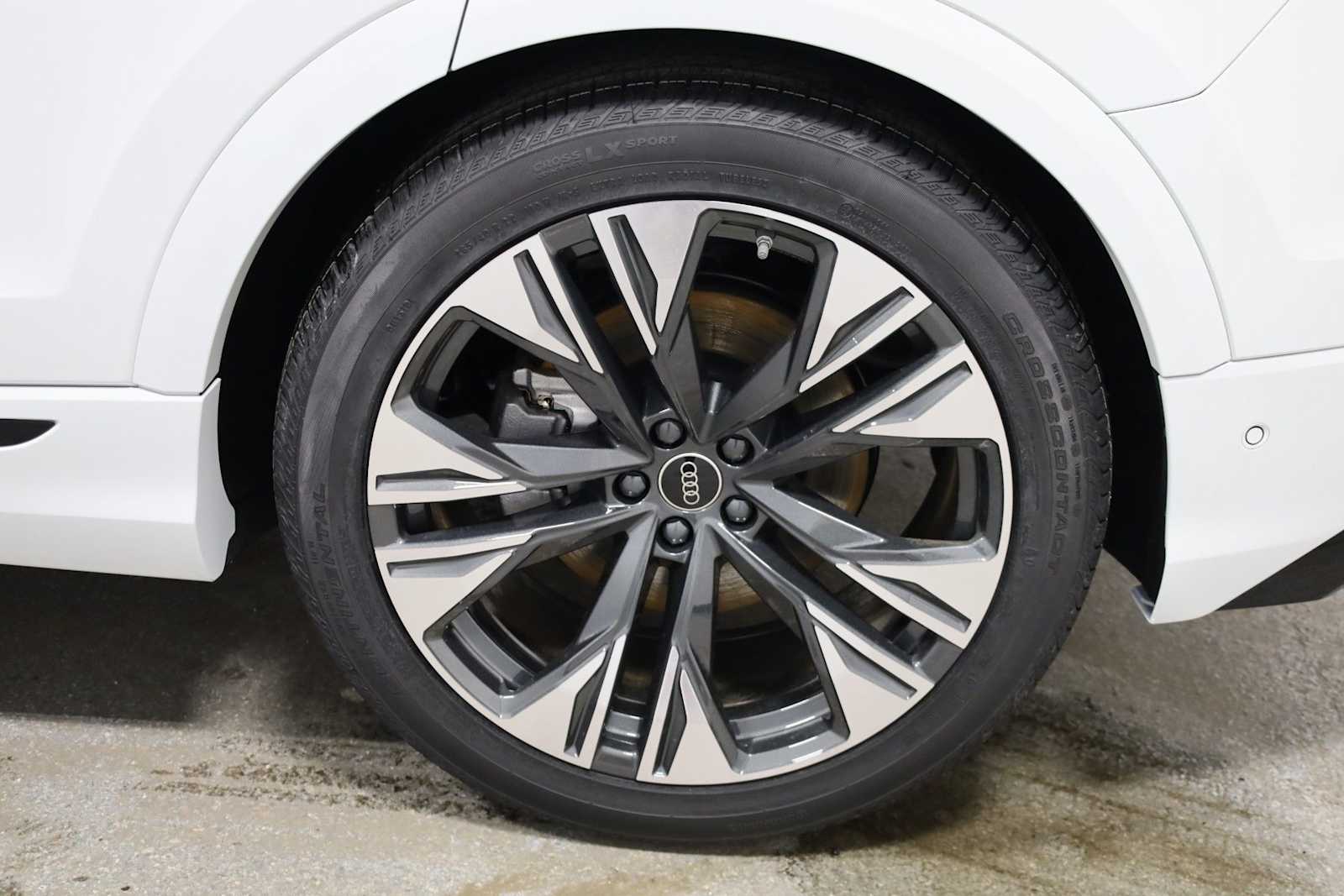 Thumbnail: 2026 Audi Q8 - 37