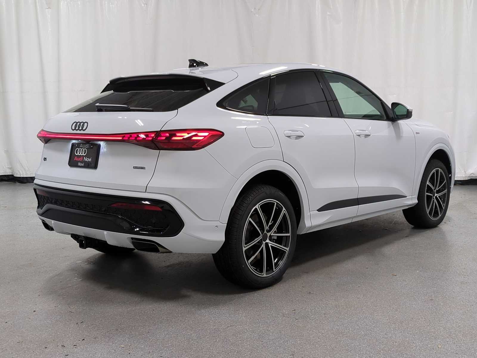 Thumbnail: 2026 Audi Q5 - 9