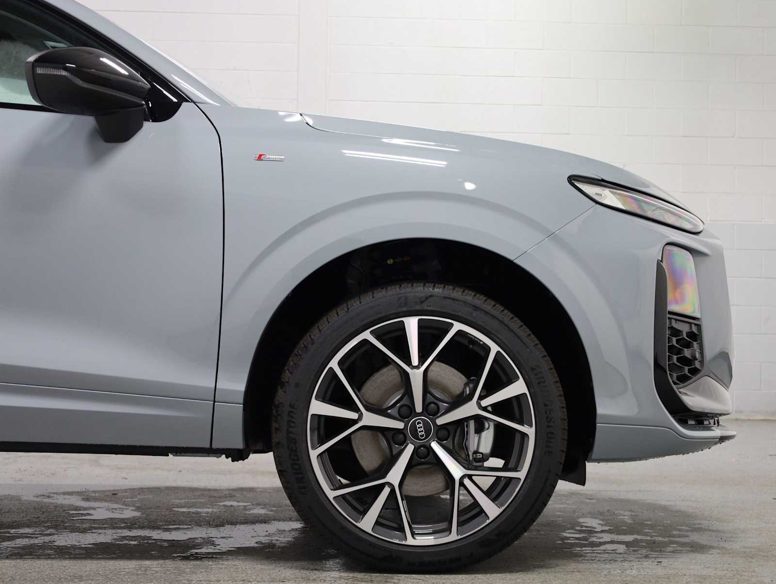 Thumbnail: 2026 Audi Q3 - 11
