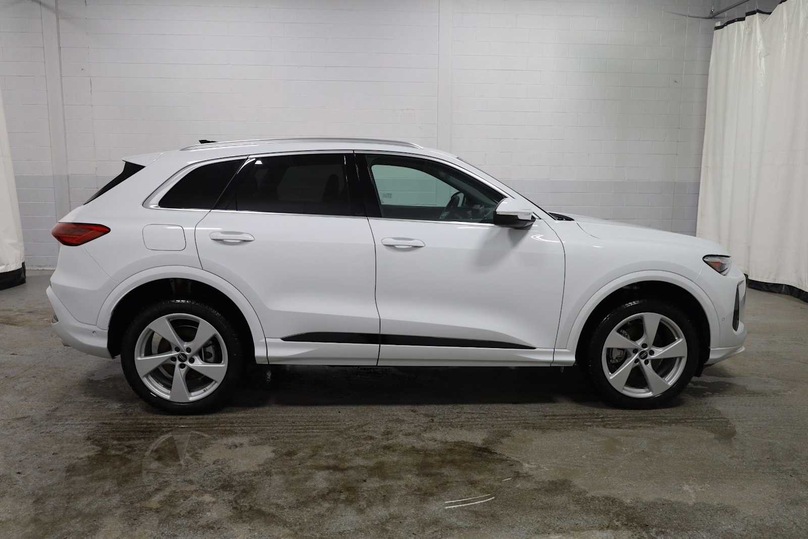 Thumbnail: 2025 Audi Q5 - 10