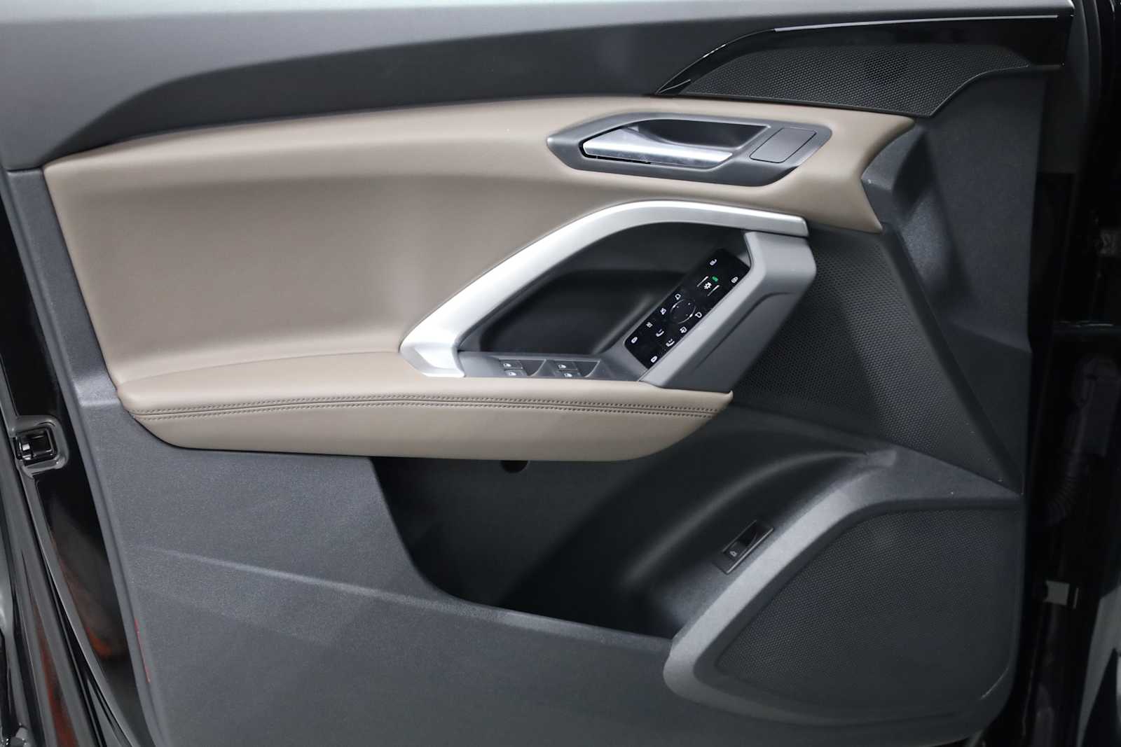 Thumbnail: 2025 Audi Q5 - 16