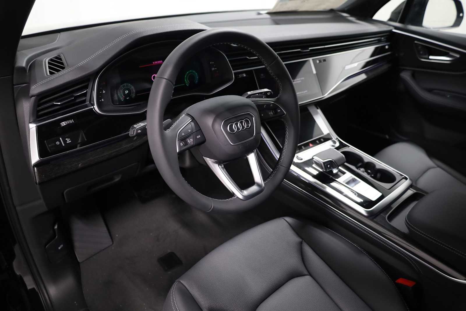 2025 Audi Q7 55 Premium Plus photo 4