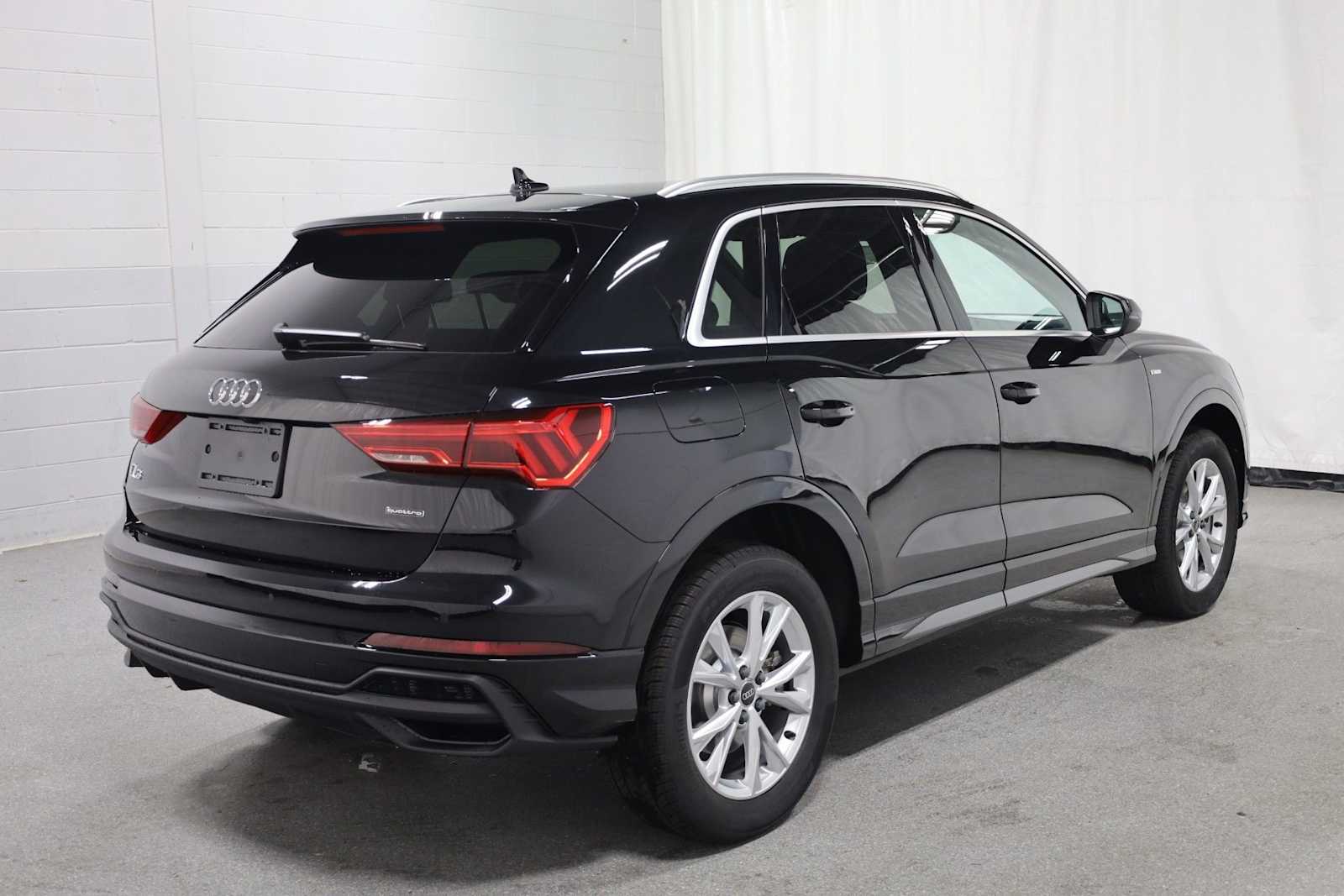 Thumbnail: 2025 Audi Q3 - 9