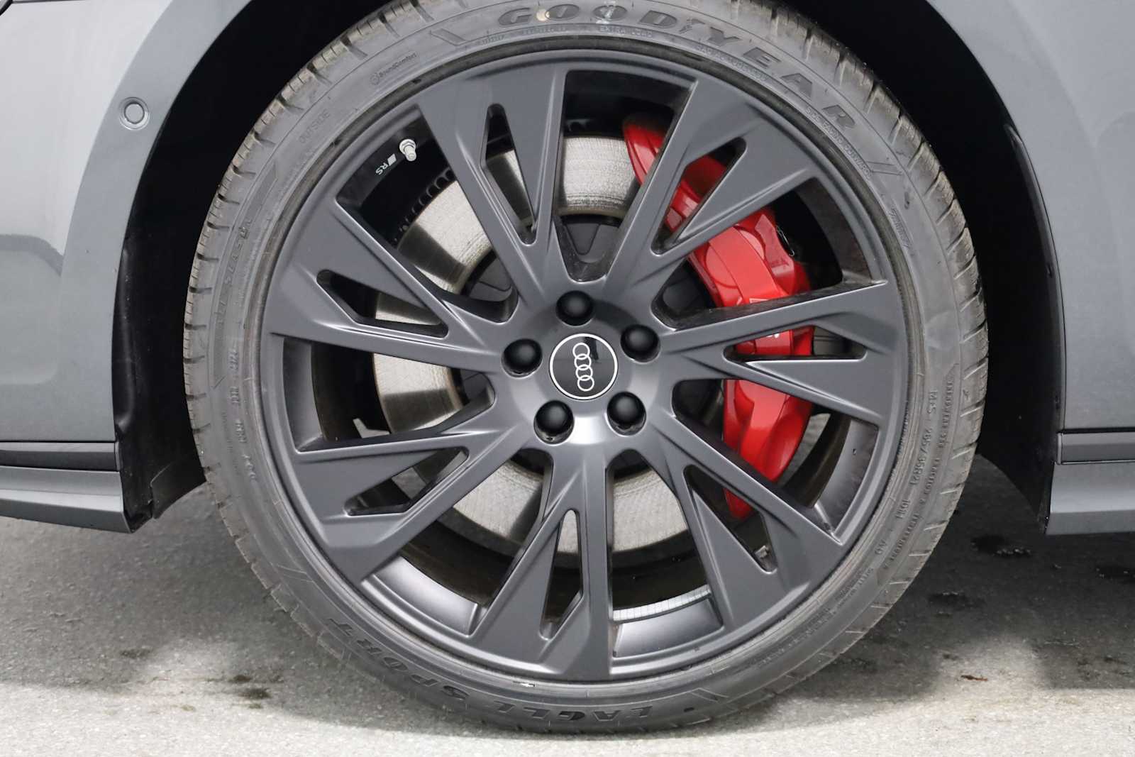 Thumbnail: 2025 Audi S8 - 38