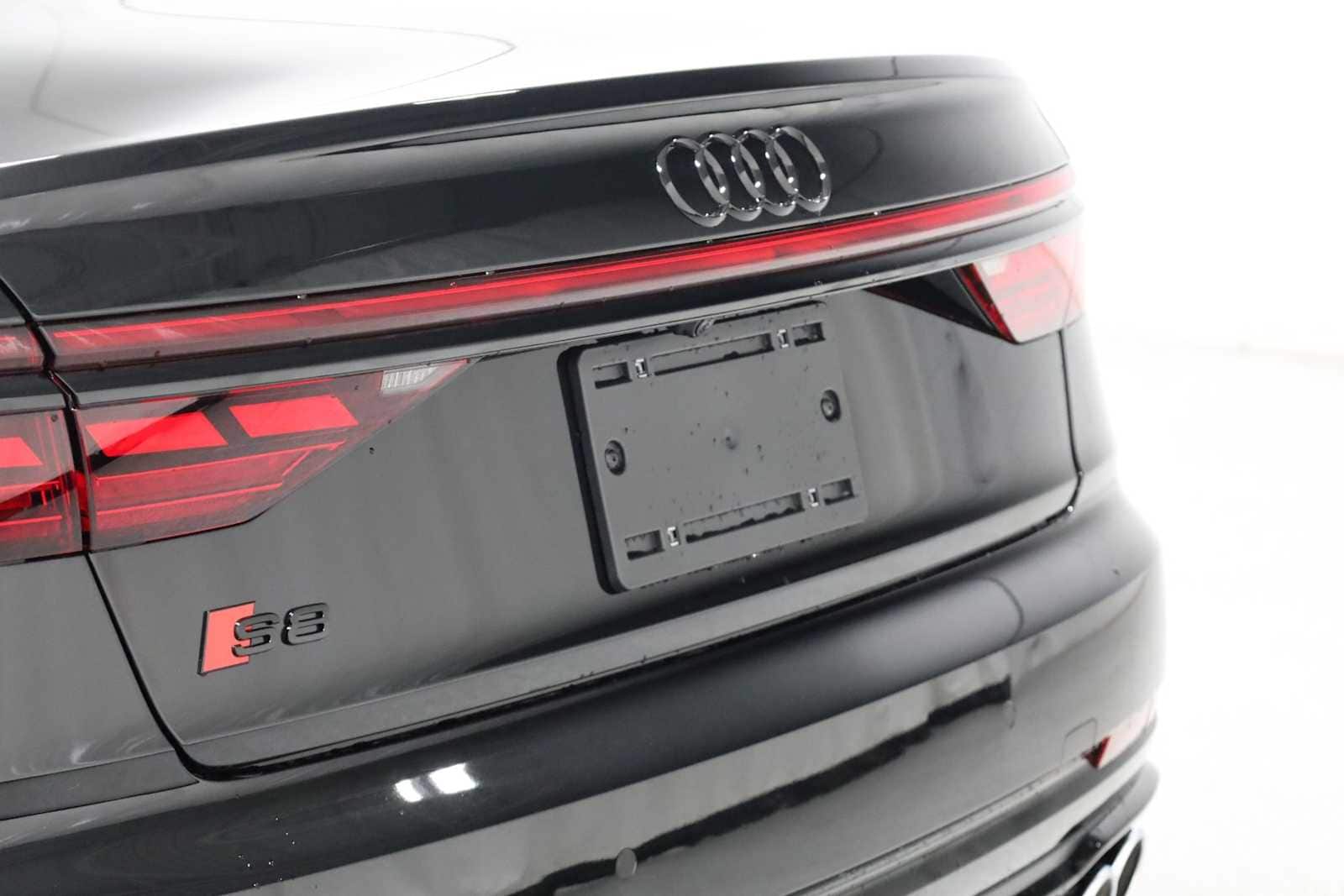 Thumbnail: 2025 Audi S8 - 8