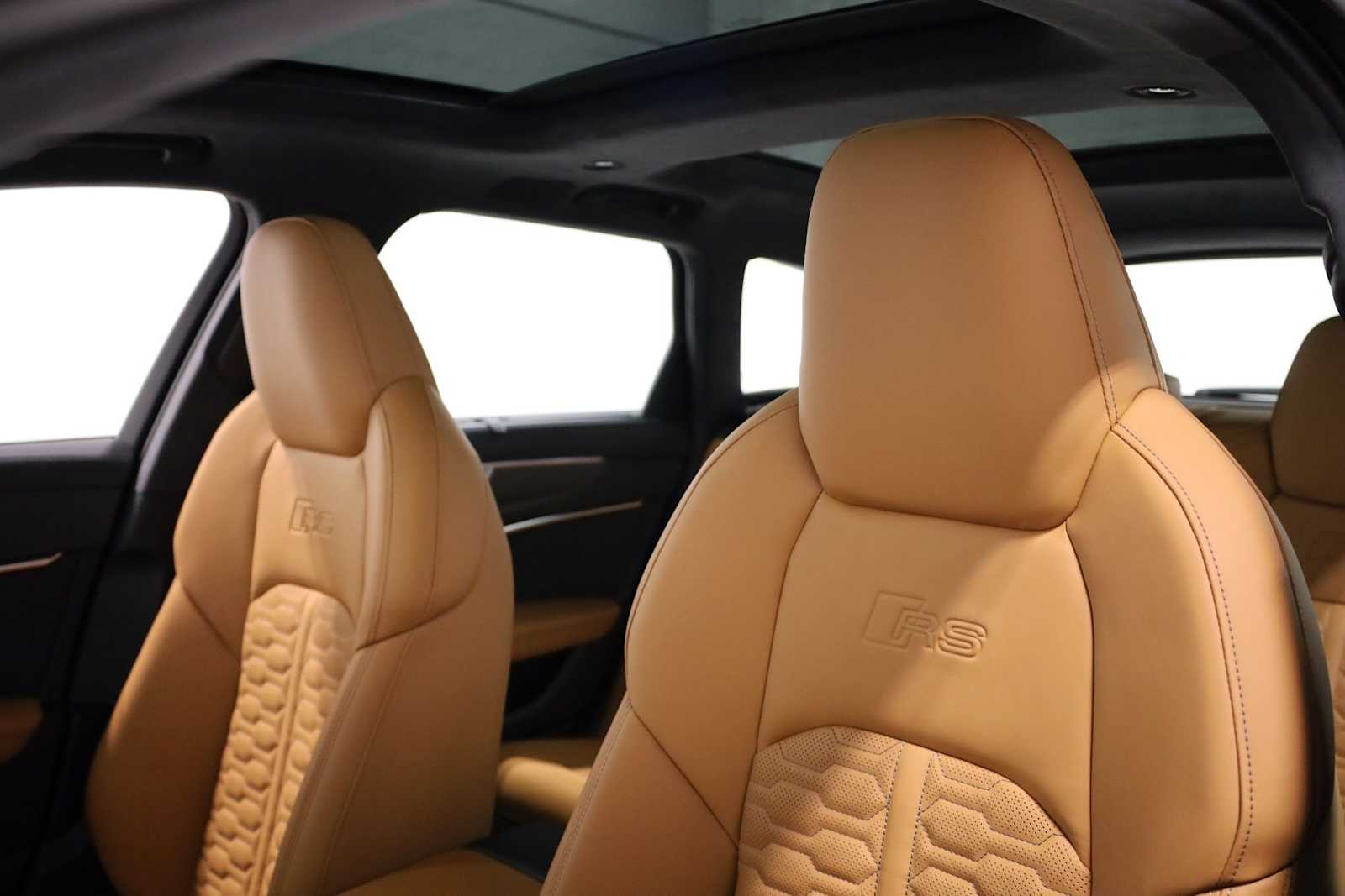 Thumbnail: 2026 Audi RS 6 - 18