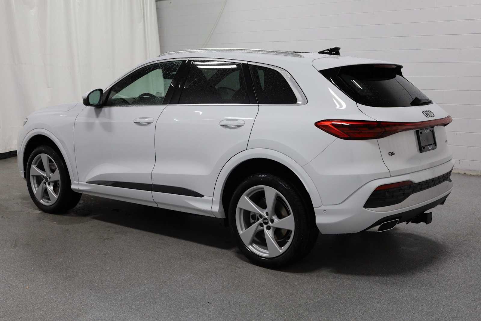 Thumbnail: 2025 Audi Q5 - 3