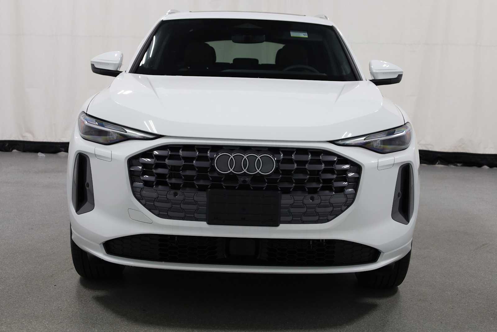 Thumbnail: 2025 Audi Q5 - 13