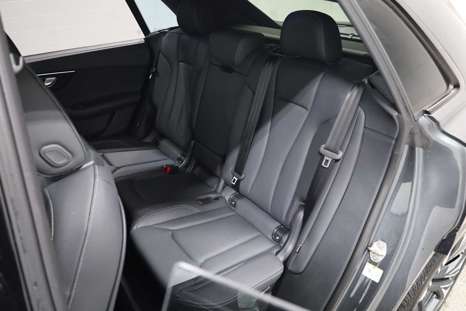 Thumbnail: 2026 Audi Q8 - 33