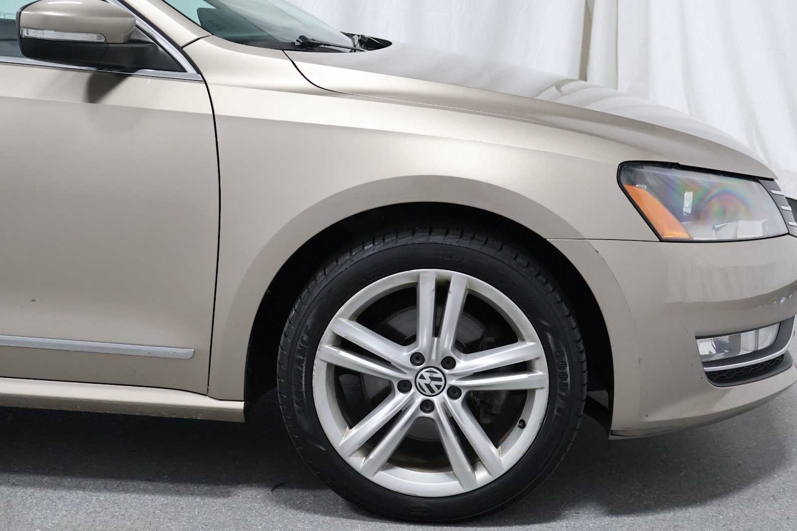 Thumbnail: 2015 Volkswagen Passat - 11