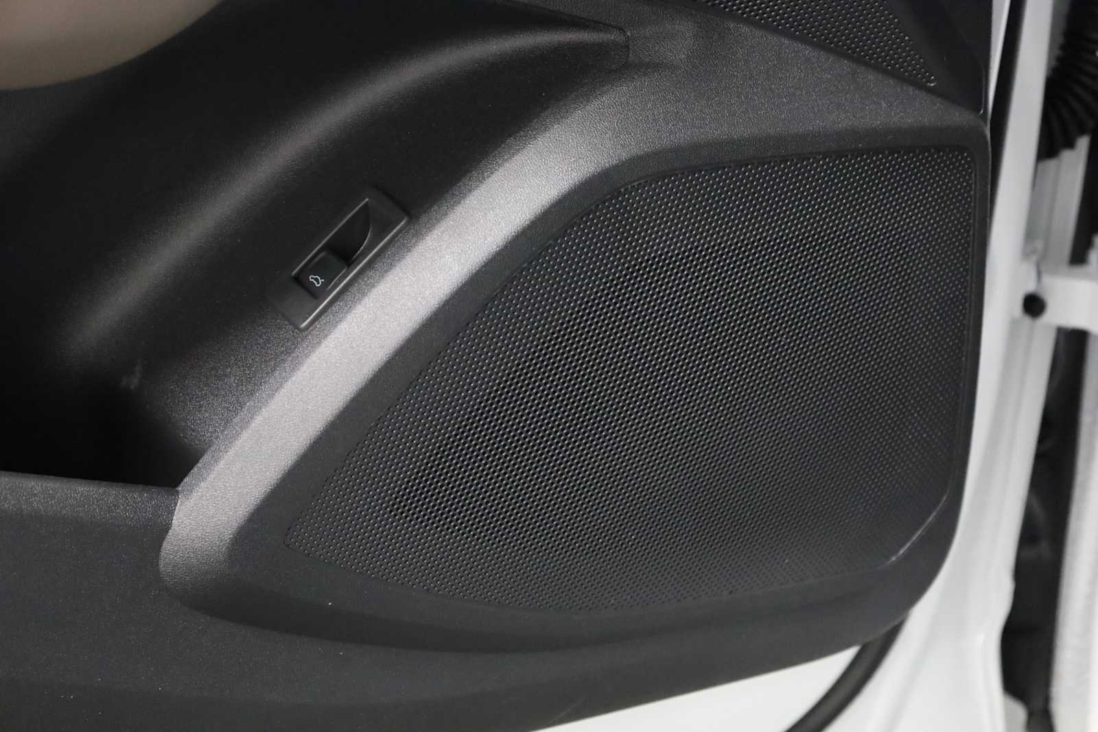 Thumbnail: 2025 Audi Q5 - 17