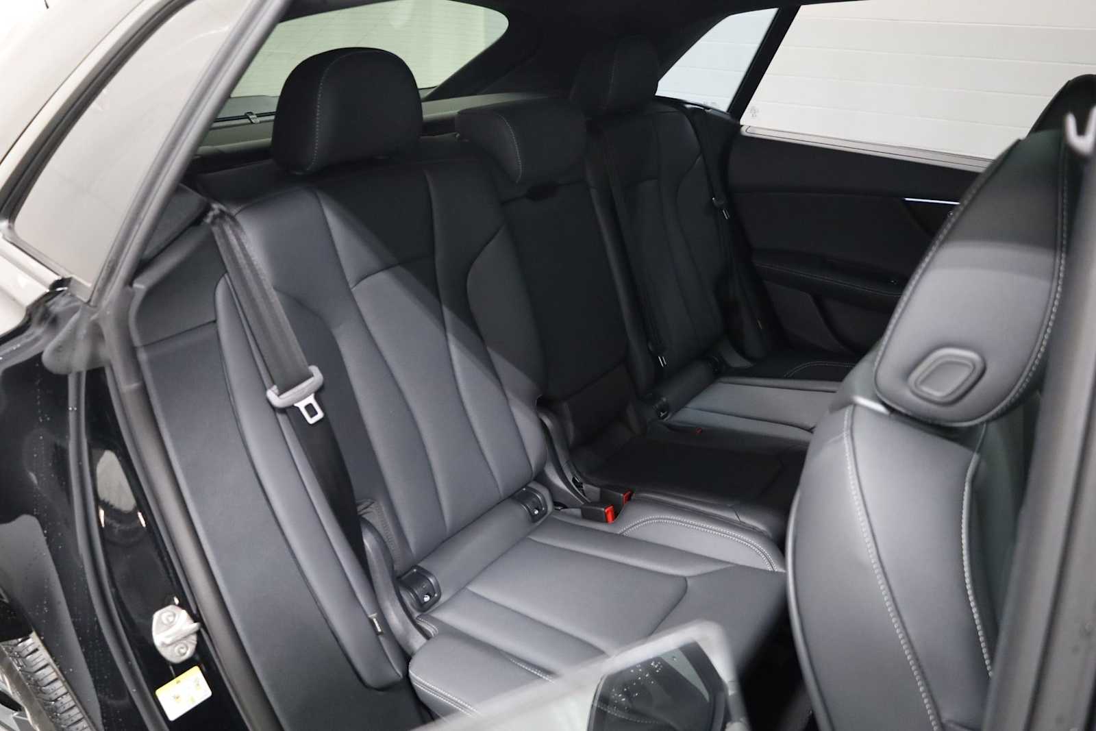 Thumbnail: 2026 Audi Q8 - 34