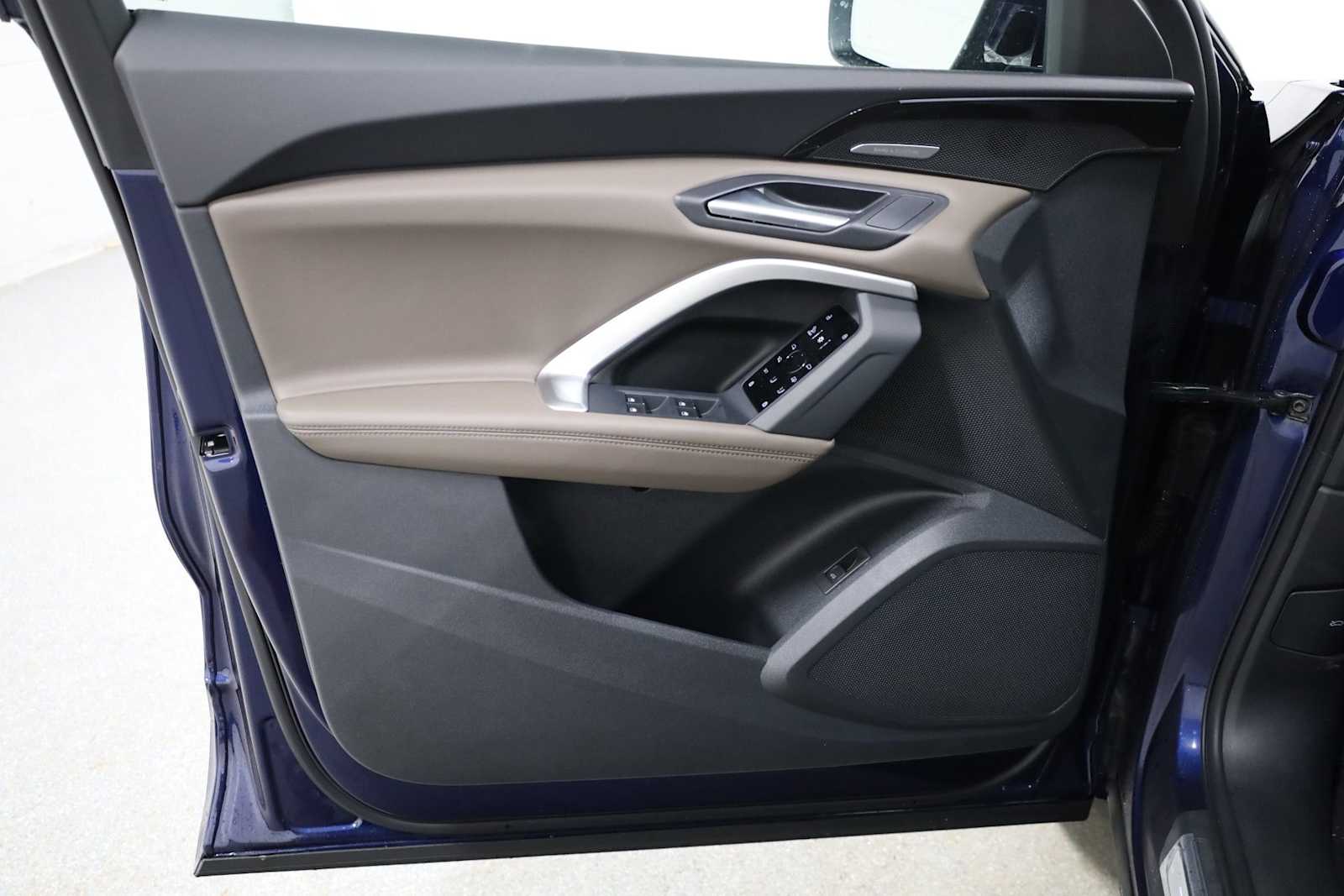 Thumbnail: 2025 Audi Q5 - 16