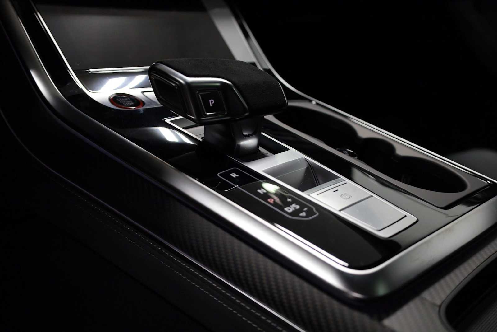 Thumbnail: 2026 Audi RS Q8 - 27