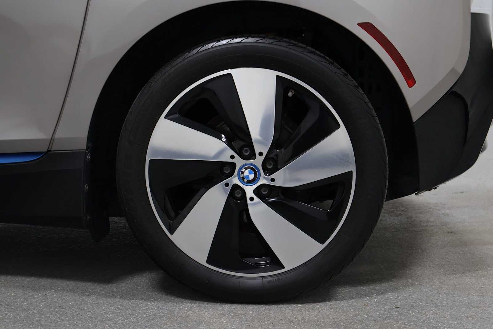 Thumbnail: 2014 BMW i3 - 35