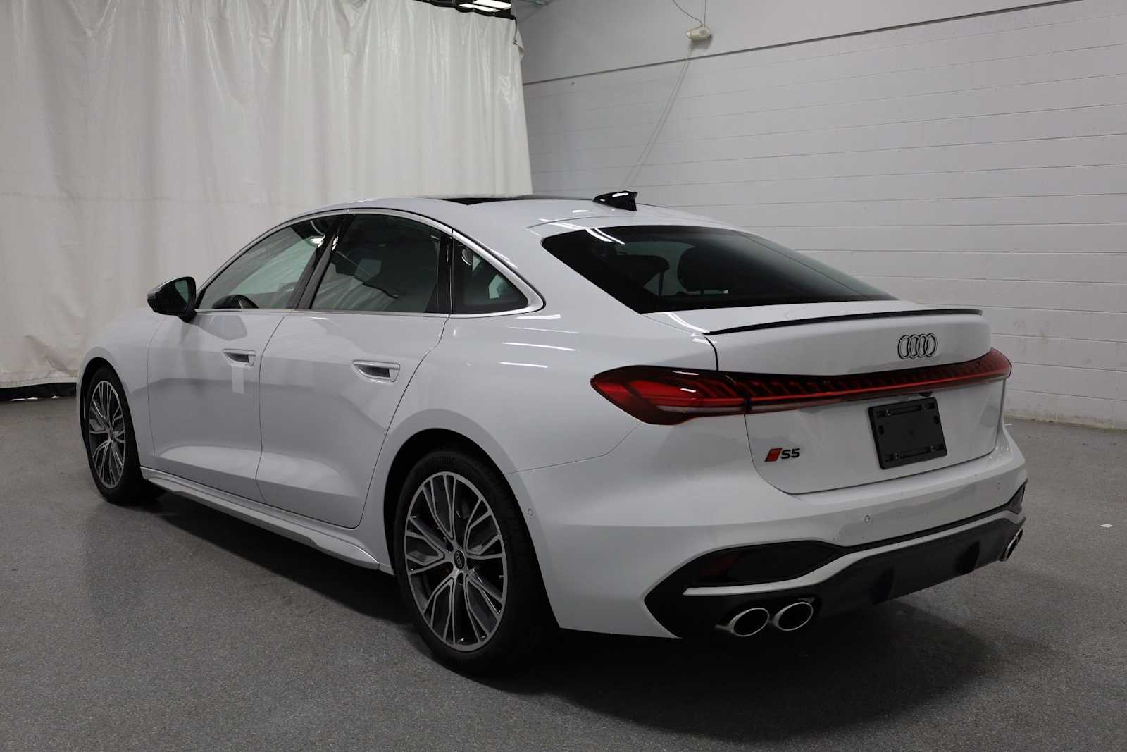 Thumbnail: 2025 Audi S5 - 3