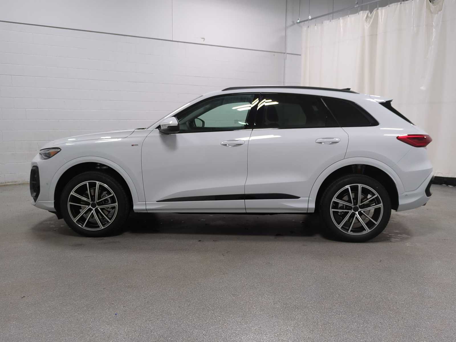 Thumbnail: 2026 Audi Q5 - 3