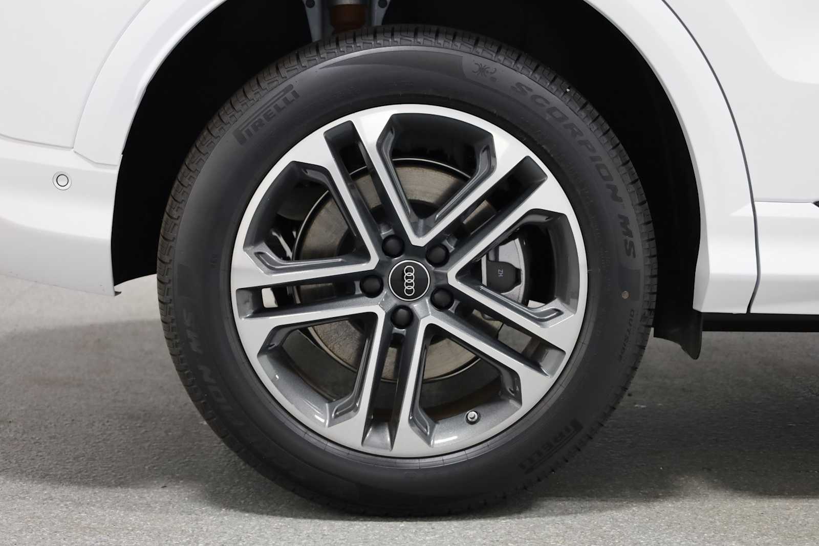 Thumbnail: 2025 Audi Q5 - 33