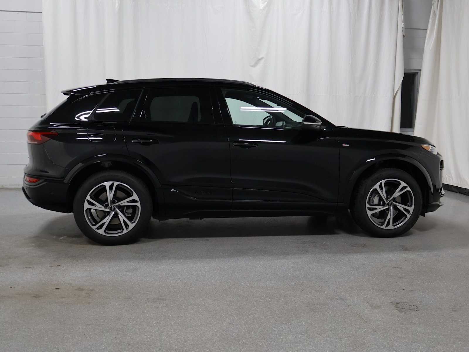 Thumbnail: 2027 Audi Q6 e-tron - 10